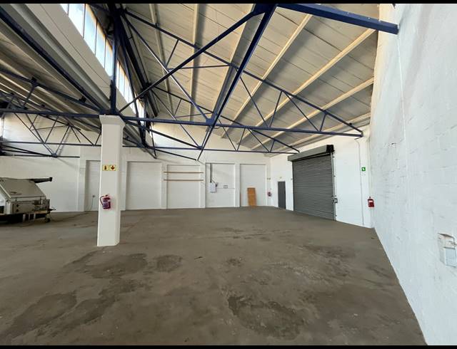 650M² WAREHOUSE TO LET IN PAARDEN EILAND